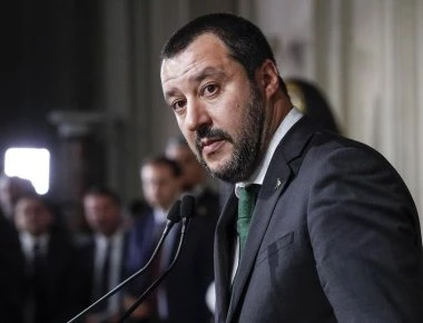 Σαλβίνι: «Έχουμε εχθρούς που θέλουν μια Ιταλία γονατισμένη και δουλική - Δε φοβόμαστε τους οίκους αξιολόγησης»